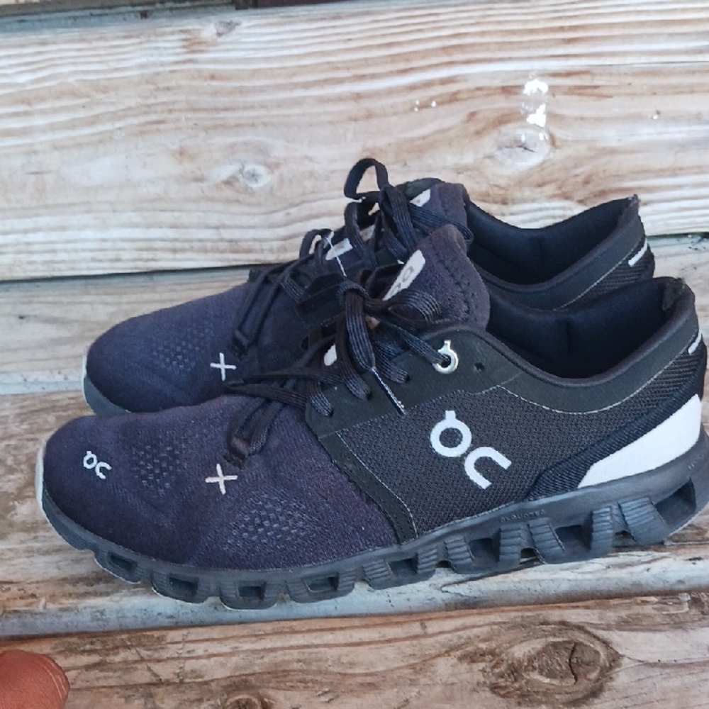 On Running Black Athletic Shoes with Breathable Mesh and Cushioned Sole - Picture 9 of 16
